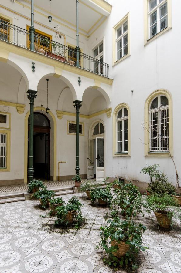 Studio Next To Opera House A26 Budapest Bagian luar foto